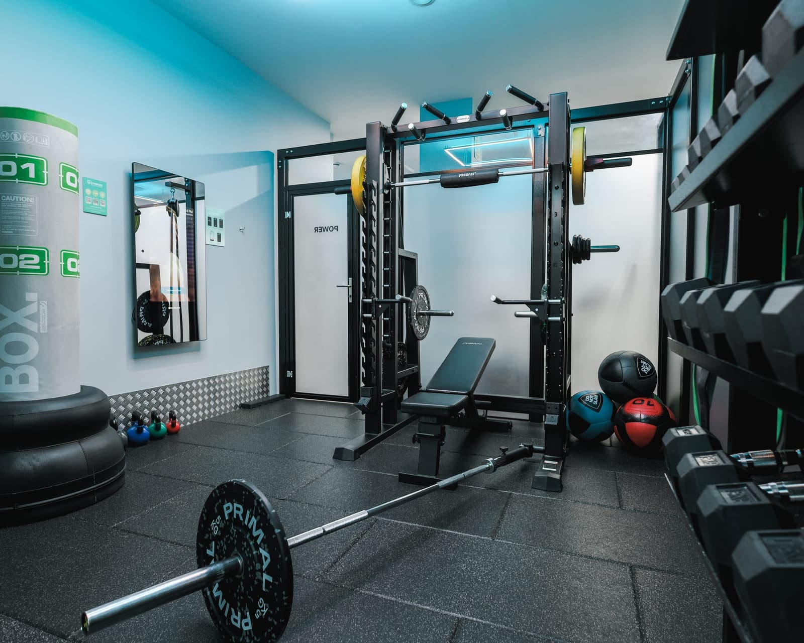 Power POD at GYMPODS Dalston with Smith machine, SkiErg and Echelon Reflect screen